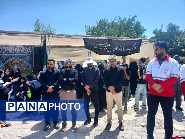حضور دانش‌آموزان و فرهنگیان تربت‌جامی در عزاداری اربعین حسینی