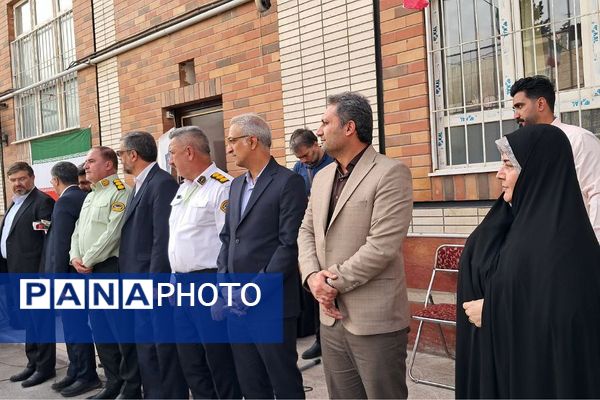 آغاز سال تحصیلی در دبیرستان بانو عفت آهنگری ناحیه یک شهرری