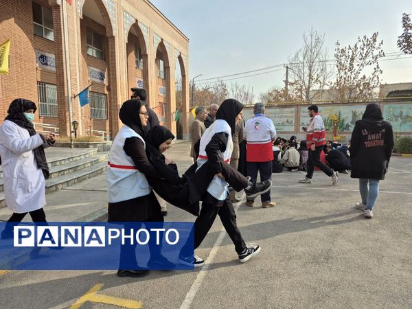 مانور سراسری زلزله در دبیرستان اعطایی ناحیه ۳ مشهد