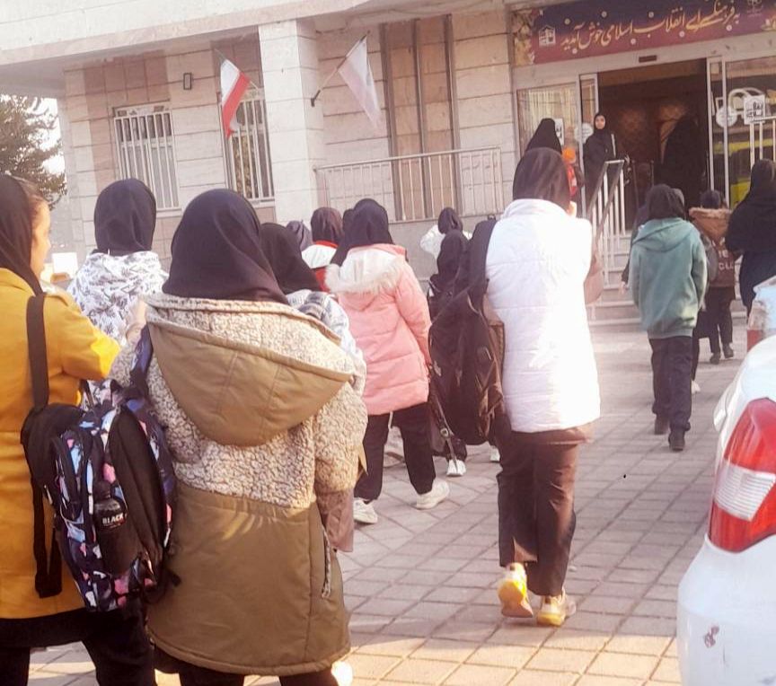 بازدید دانش‌آموزان پایه هفتم دبیرستان میرزا جعفر سروقد از فرهنگسرای انقلاب