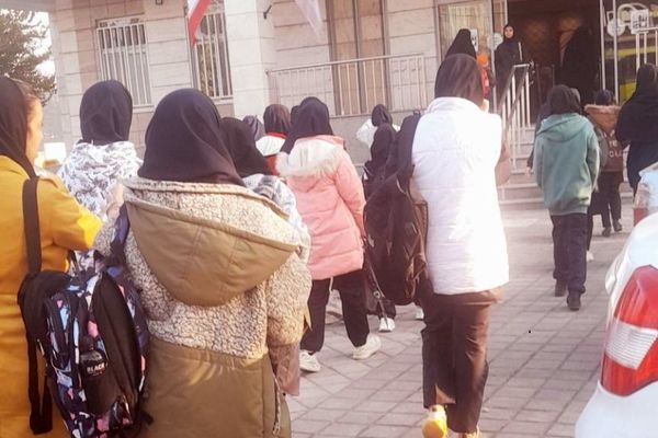 بازدید دانش‌آموزان پایه هفتم دبیرستان میرزا جعفر سروقد از فرهنگسرای انقلاب