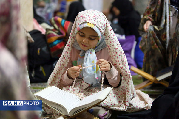 اعتکاف دانش‌آموزی در مسجد لولاگر