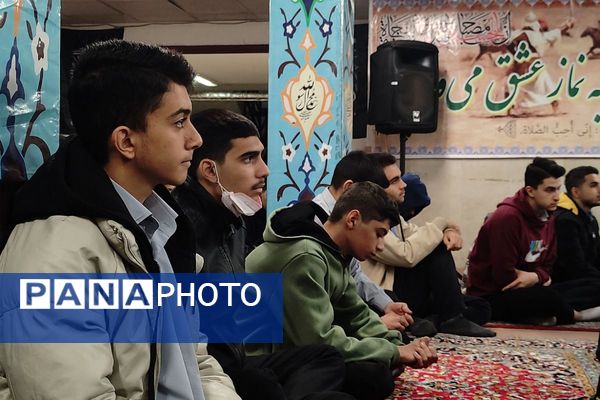 در اغنای دل‌ها هنرستان موفقیان اسلامشهر میزبان آیین فاطمیه و سفره احسان بانوی نور بود