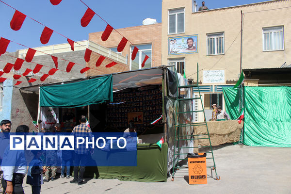 جلوه‌هایی از همدلی گروه‌های مردمی در برپایی یادواره شهدای روستای فردو