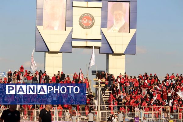 برد شیرین تراکتور در خانه مقابل آلمینیوم اراک
