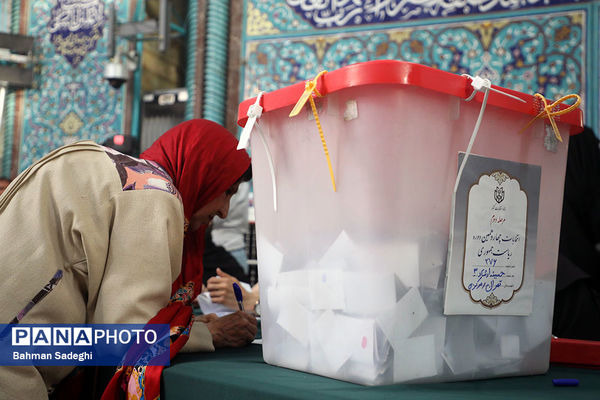 مرحله دوم انتخابات چهاردهمین دوره ریاست‌ جمهوری در حسینیه ارشاد