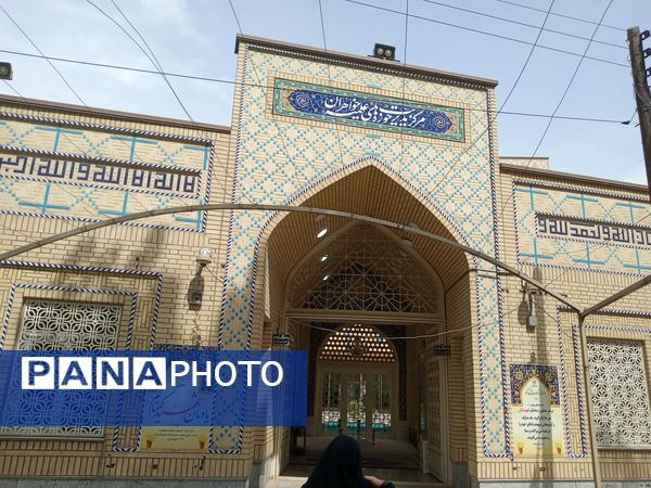 حضور دانش‌آموزان دبیرستان میعاد قم در همایش مرکز مدیریت حوزه علمیه خواهران به مناسبت دهه کرامت