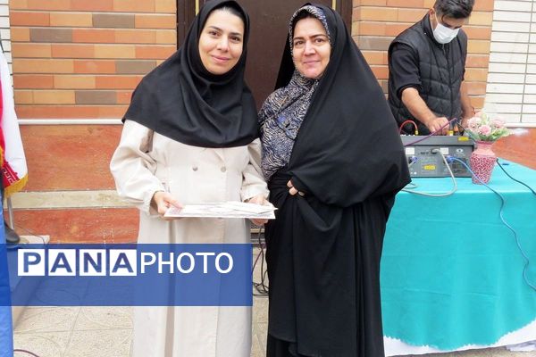 مراسم هفته پژوهش در دبیرستان بانو عفت آهنگری شهرری