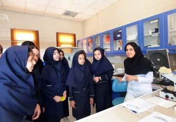 بازدید دانش‌آموزان مدرسه حضرت فاطمه(س) از شهرداری و مرکز سلامت کدکن
