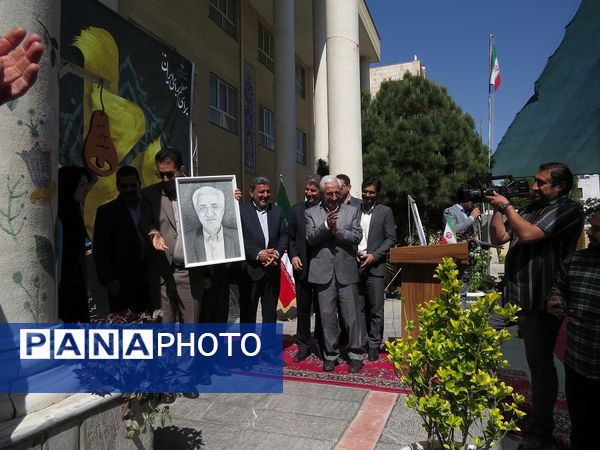 نواختن زنگ سپاس معلم در هنرستان محمودیه بجنورد