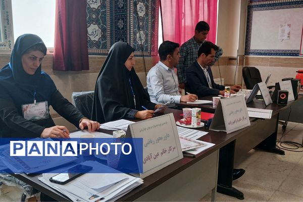 رقابت دانش آموزان پرتلاش ملاردی در محور ریاضیات یازدهمین دوره جشنواره نوجوان خوارزمی 