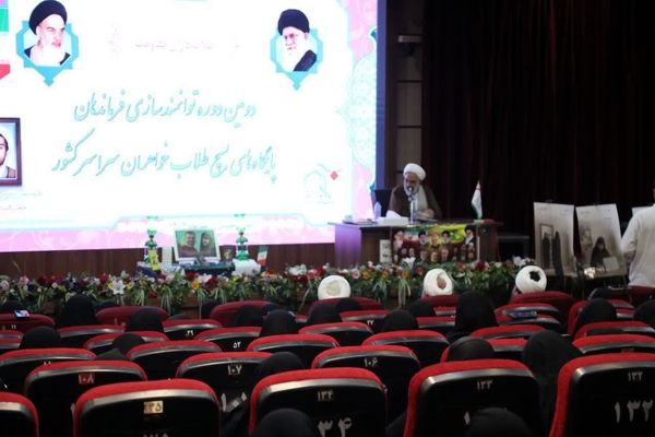 خواهران بسیج طلاب پرچمداران جنگ شناختی هستند