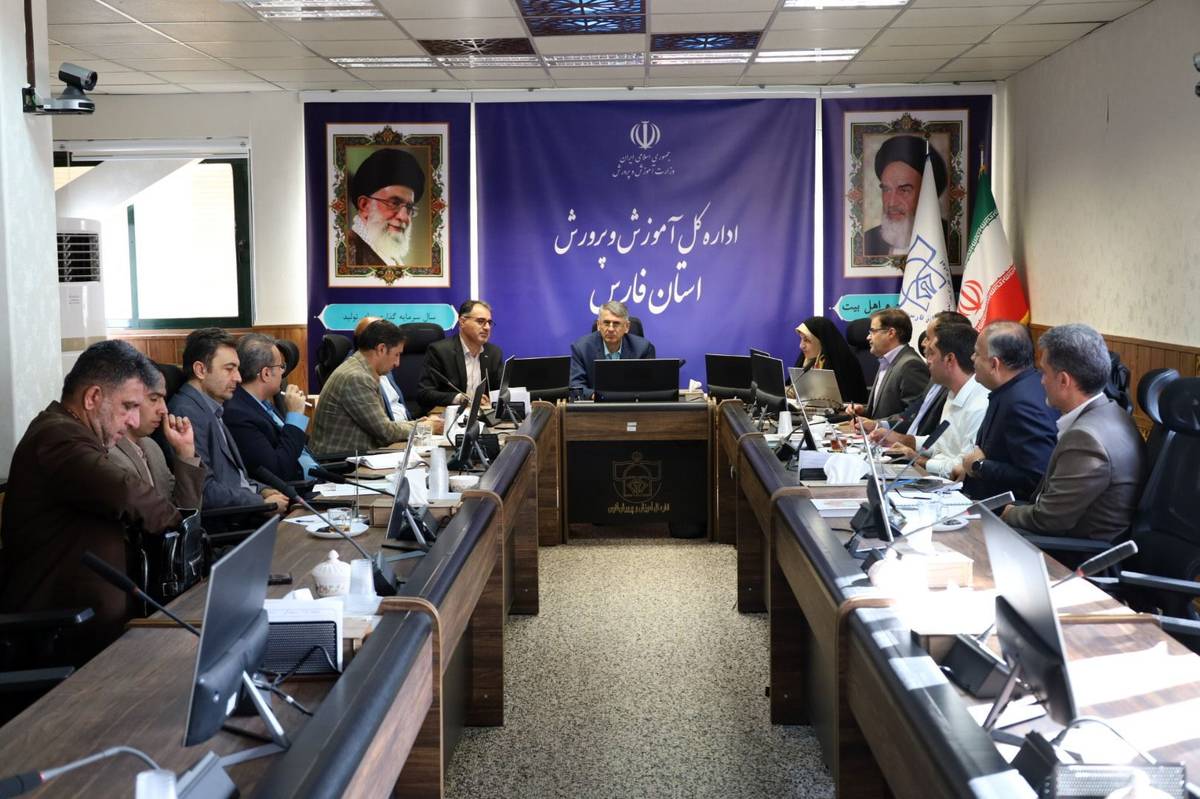 ضرورت جذب نیروهای متخصص و متعهد در پست های اداری اموزش و پرورش استان فارس