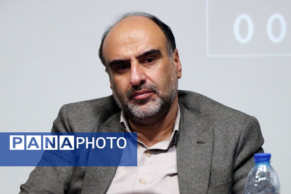 برگزاری نشست خبری مدیرکل راه و شهرسازی استان یزد و مدیران دستگاه‌های متولی مسکن