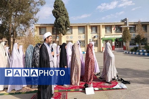 اقامه نماز باران در دبیرستان شهید مجید دهنوی نیشابور 