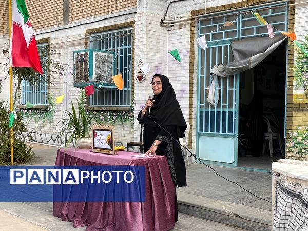 نواختن زنگ مهر در مدرسه شهید محمدی پور خلیل آباد 