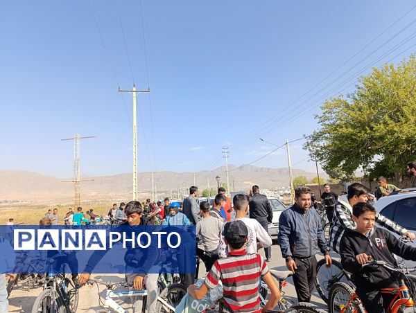 برگزاری همایش دوچرخه‌سواری در آشخانه به‌مناسبت روز دانش‌آموز 
