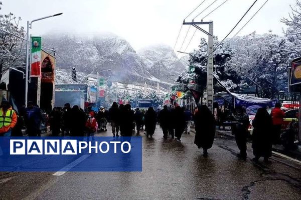 روز برفی گلزار شهدای کرمان 