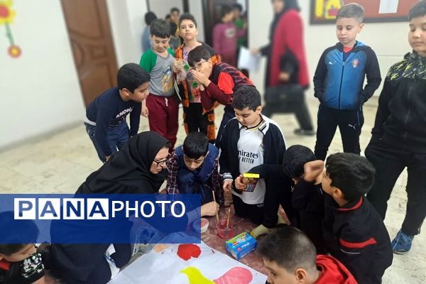 طرح نقاشی گروهی رو پارچه به‌مناسبت روز پرستار در دبستان مبتکران ۳ مشهد