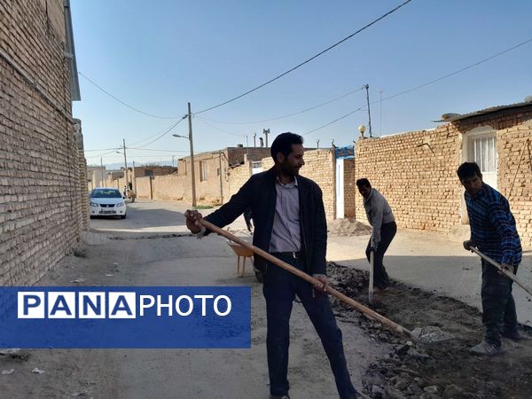 فرآیند چاله‌گیری کوچه دبیرستان مادر مهربان نقاب شهرستان خلیل آباد
