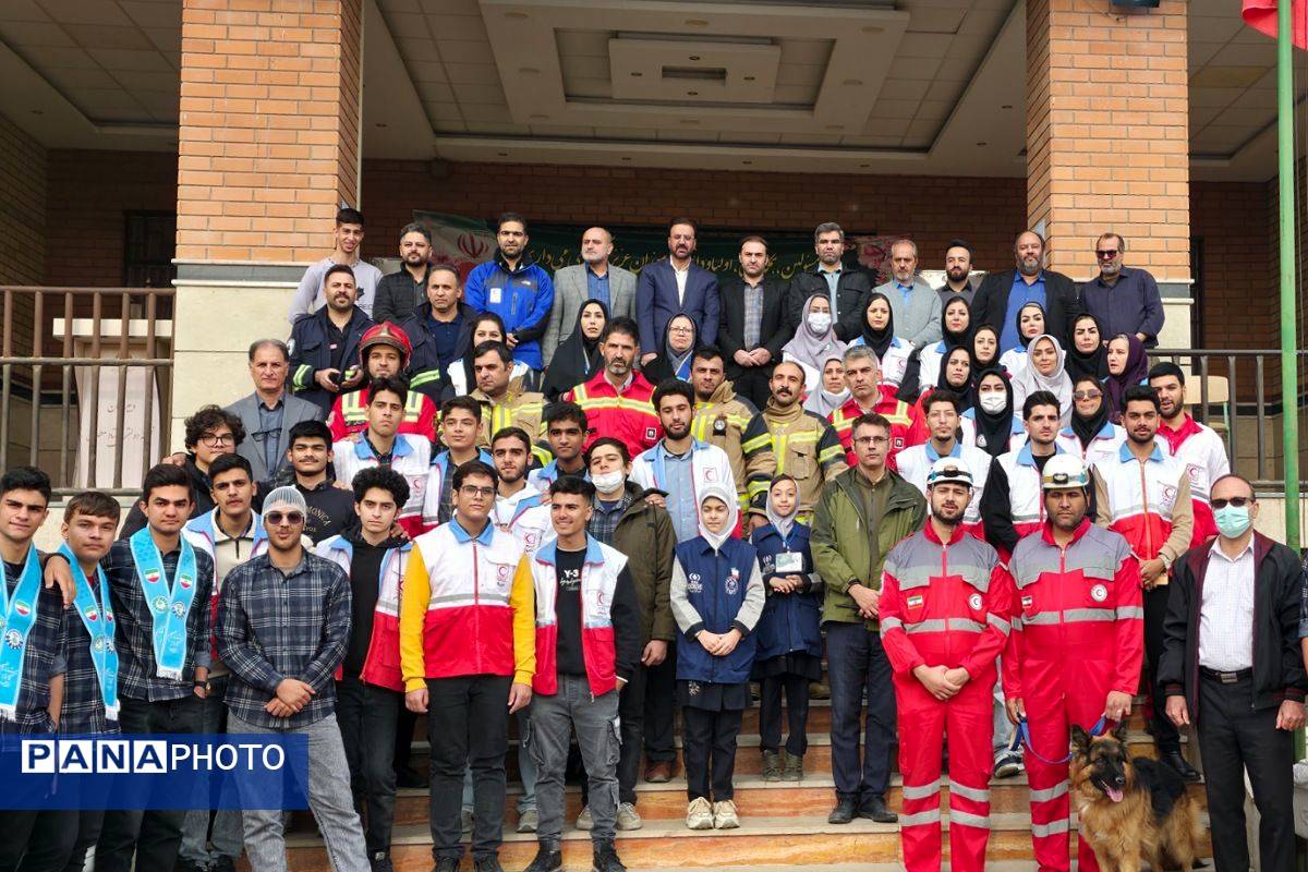 اجرای مانور زلزله با حضور مسئولان در مدرسه استاد مطهری رباط‌کریم