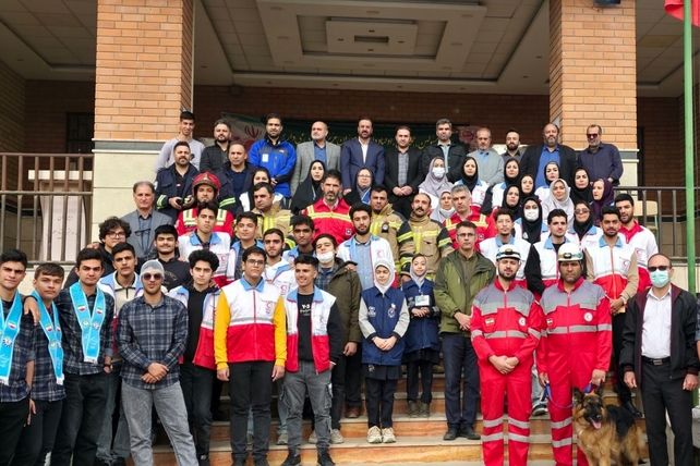 اجرای مانور زلزله با حضور مسئولان در مدرسه استاد مطهری رباط‌کریم