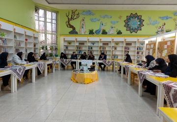اولین نشست اعضای شورای دانش‌آموزی دختران ناحیه ۴ با  مدیر کل کانون پرورشی فکری کودکان و نوجوانان اصفهان