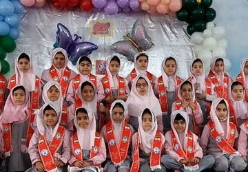 جشن روز مادر و پیمان نو پیشتازان در دبستان شهید سرافراز