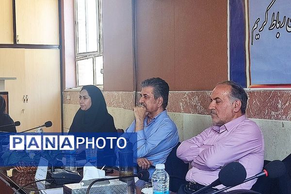 نشست گفت‌وگو محور، با محوریت مدیریت مدرسه در سالن شهدای فرهنگی آموزش و پرورش رباط کریم