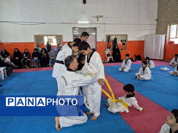 دانش اموزان تکواندوکار کاشمری پله اول ترقی را پیمودند