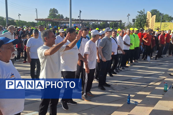 همایش پیاده‌روی خانوادگی در شیراز 