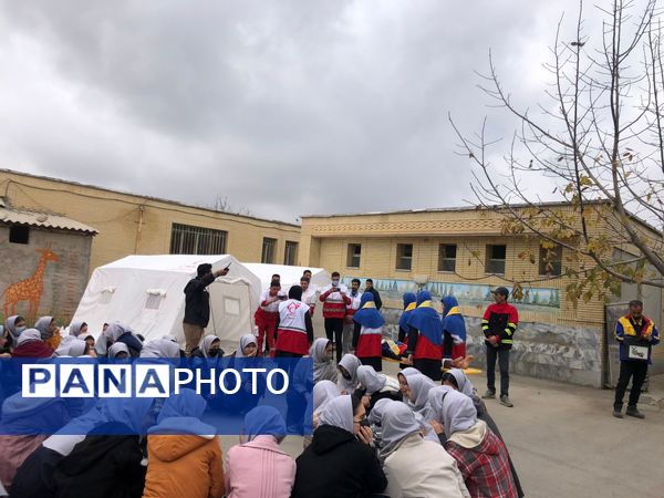 برگزاری مانور زلزله در شهرستان رازوجرگلان 
