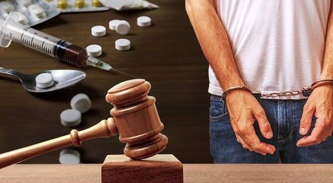 فروش داروهای سقط جنین و مخدر در عطاری‌ها؛ قانون چه مجازاتی برای متخلفان در نظر گرفته است؟