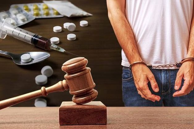 فروش داروهای سقط جنین و مخدر در عطاری‌ها؛ قانون چه مجازاتی برای متخلفان در نظر گرفته است؟