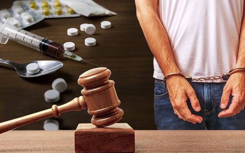 فروش داروهای سقط جنین و مخدر در عطاری‌ها؛ قانون چه مجازاتی برای متخلفان در نظر گرفته است؟