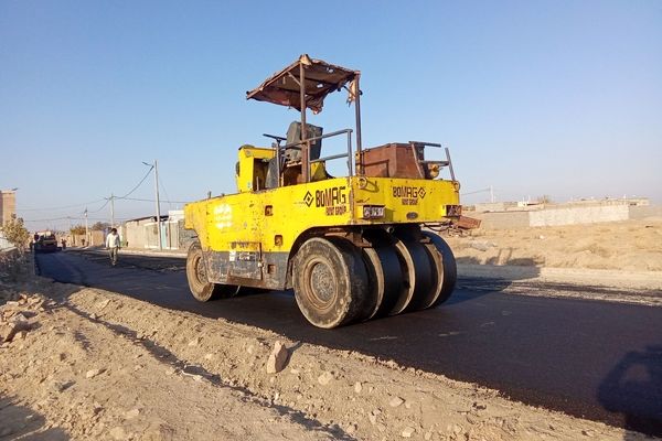 آغاز عملیات آسفالت ریزی در روستای درخت سنجد 