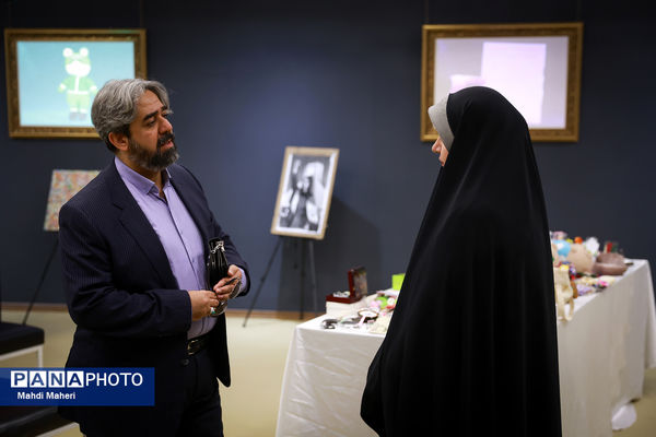 بازدید مدیرعامل خبرگزاری پانا از نمایشگاه «دست‌مریزاد»