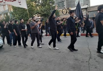 عزاداری پرشور عاشقان حسینی هیات متوسلین امام رضا(ع) در روز تاسوعا