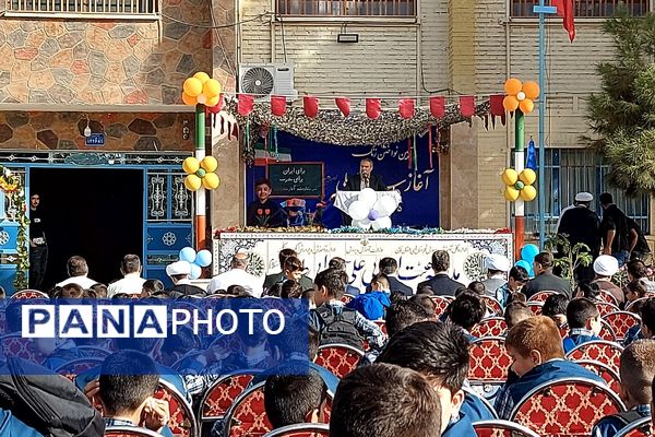 نواختن زنگ بازگشایی مدارس در دبستان علی بن ابیطالب(ع) باقرشهر