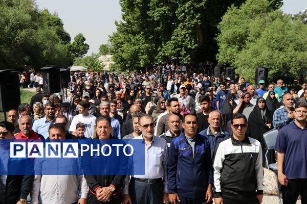 پیاده روی بزرگ خانوادگی در کرمانشاه 