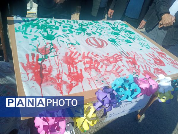 حضور دانش‌آموزان بخش سراب میمه در راهپیمایی۲۲بهمن 