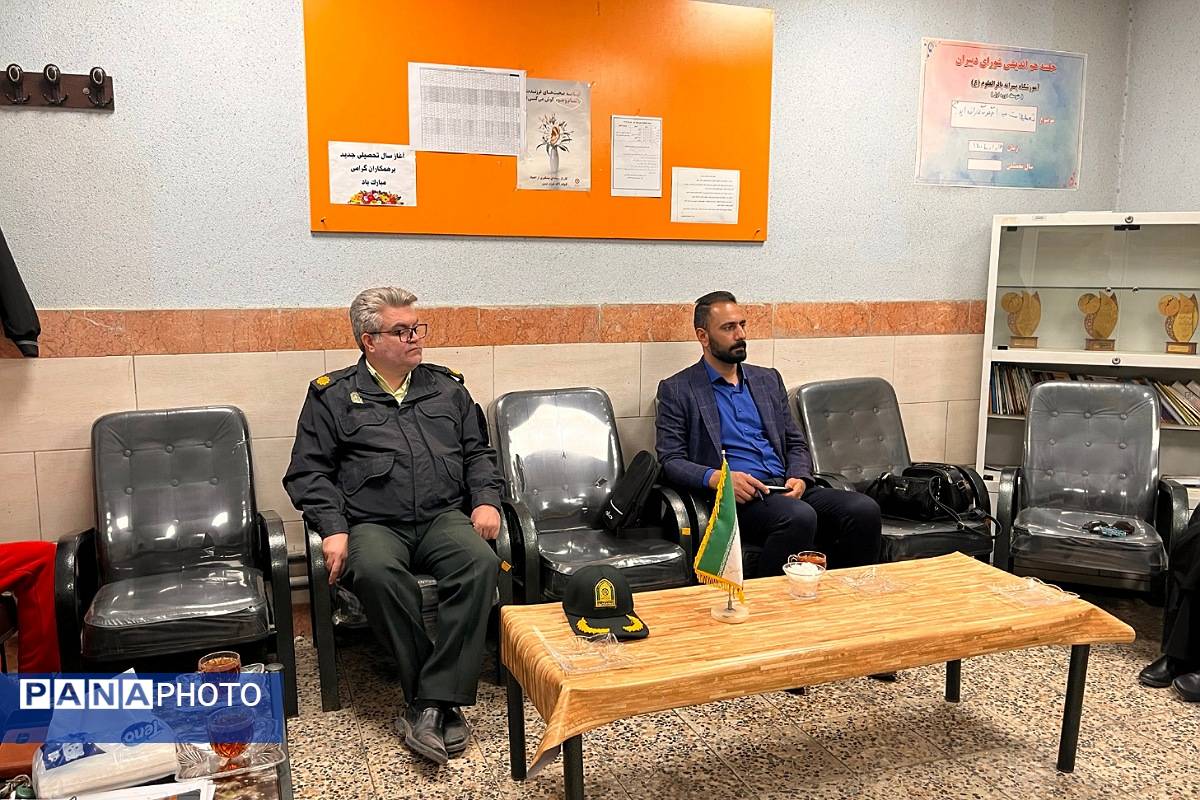 جلسه هماهنگی مانور زلزله در مدرسه شایستگان شهرستان قدس