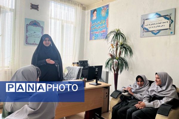 دیدار صمیمی آینده‌سازان با حافظان نظم و امنیت در کلانتری ۱۱ فیروزکوه