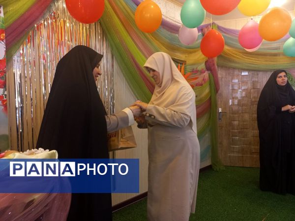 مراسم روز معلم به مناسبت هفته معلم در دبستان شاهد تحقیقی