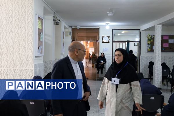 بازدید مدیرکل آموزش و پرورش از برگزاری امتحانات نهایی در یزد