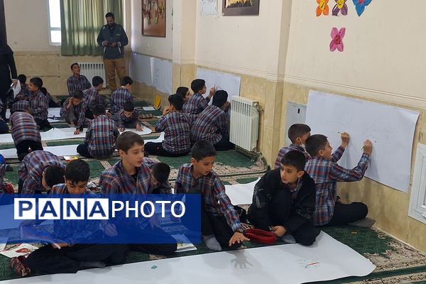 برپایی نقاشی همگانی در هفته ماها در آموزشگاه معارف۶ ناحیه ۳شیراز 