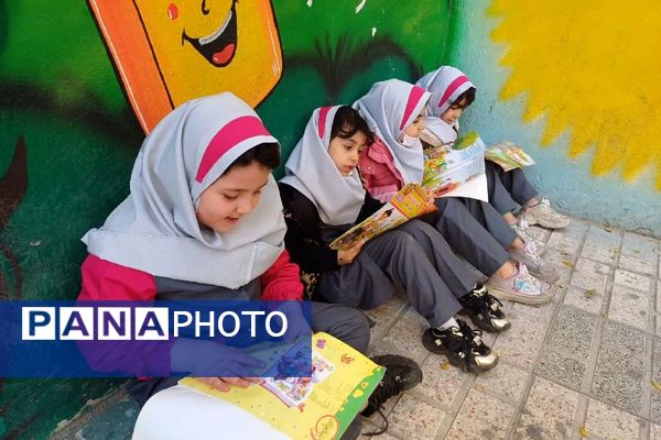 زنگ تفریح در دبستان سارا شهرستان ملارد با کتاب شیرین‌تر شد