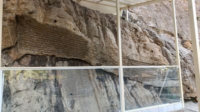 صدای مشروطه‌خواهان در کتیبه‌های سنگی «پیرغار»