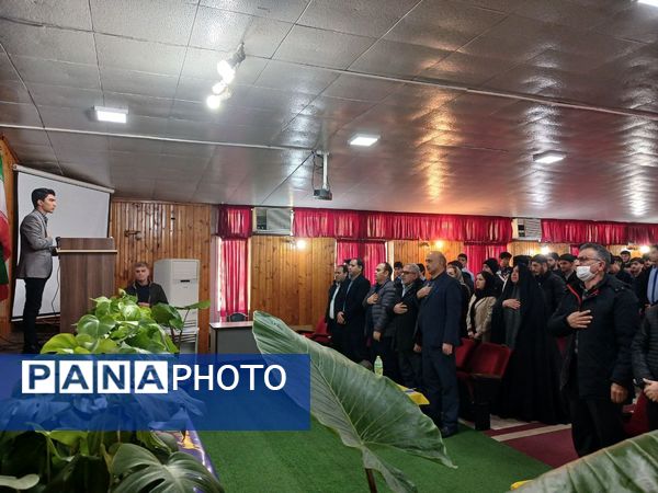مراسم تقدیر از نفرات برتر دبیرستان نمونه‌ شهدای‌ سلمانشهر عباس‌آباد