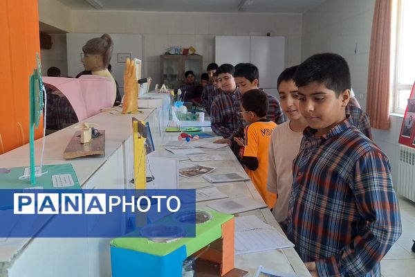 نمایشگاه آثار طرح جابر بن حیان در آموزشگاه معارف ۶ ناحیه ۳شیراز 
